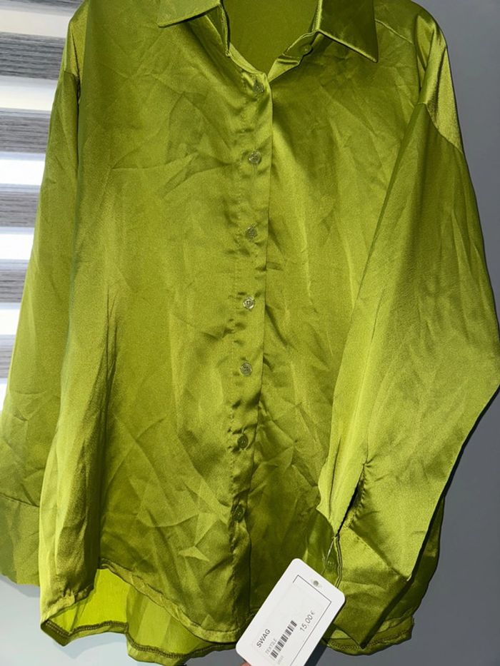 Chemise en satin neuf avec etiquette taille L - photo numéro 3