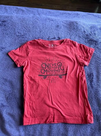 T-shirt manches courtes rouge garcon motif skate U essentiel taille 4 ans