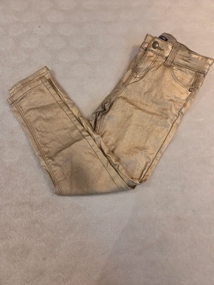 Pantalon enduit doré