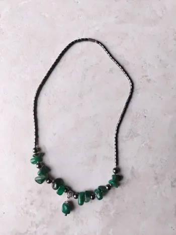 Collier artisanal ethnique en pierres Vertes naturelles