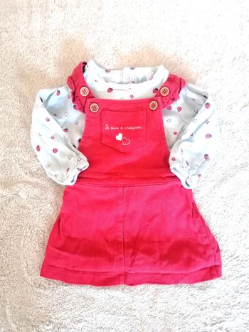 Joli ensemble deux pièces robe salopette *fraises* t-shirt manches longues 12 mois