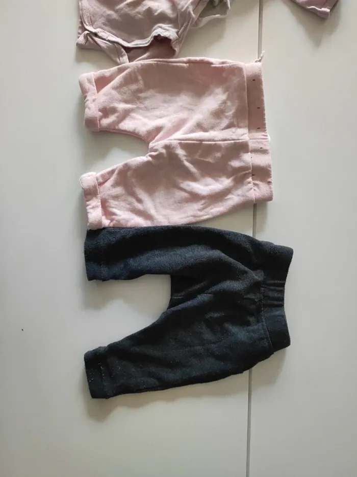 Lot vêtements 1 mois fille - photo numéro 5