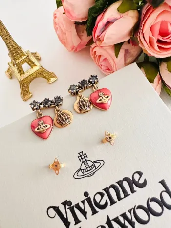 Boucles d’oreilles Vivienne Westwood cœurs rouges & couronnes dorées – Étoiles bleu ciel