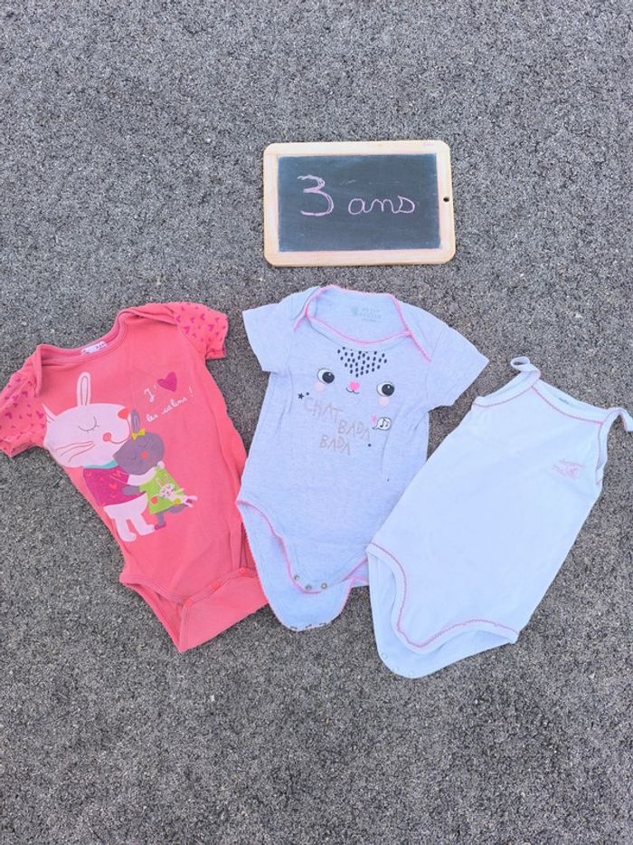 Lot de 3 body taille 3 ans en bon état