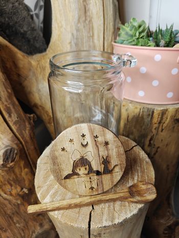 Joli pot en verre avec couvercle gravé kiki et jiji Studio Ghibli + cuillère en bois