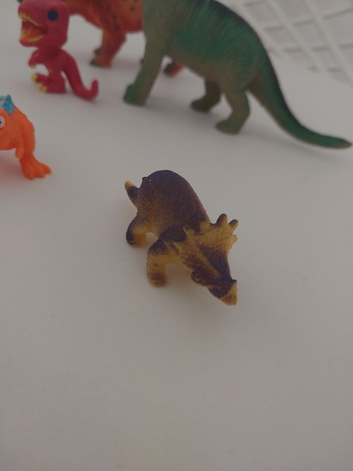 Lot 6 dinosaures - photo numéro 4