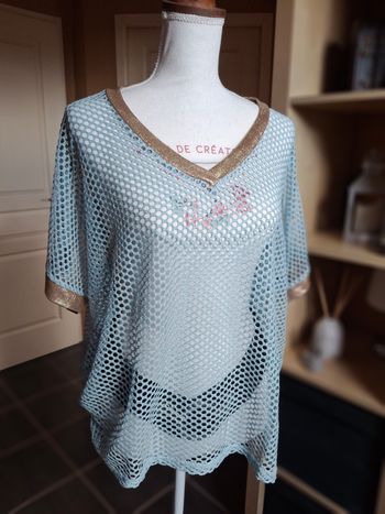 Haut filet maille ajourée col doré neuf