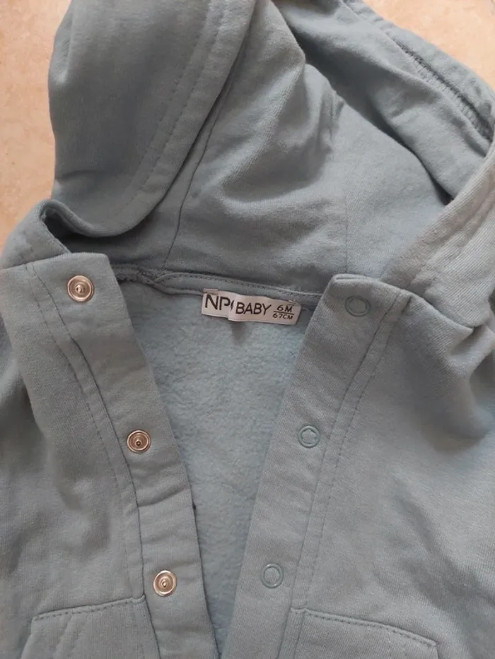 Veste à capuche 6 mois - photo numéro 3