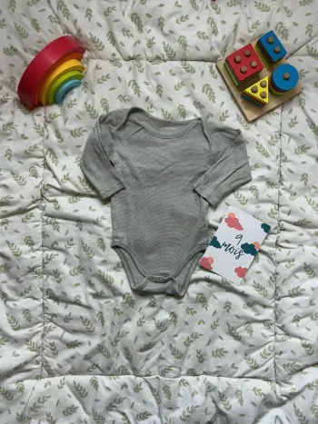 body manches longues rayé gris et blanc kiabi 9 mois
