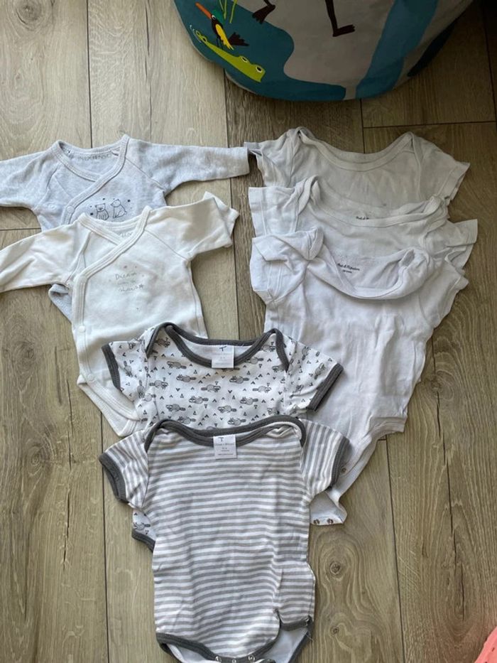 Lot body bébé - 0/6 mois
