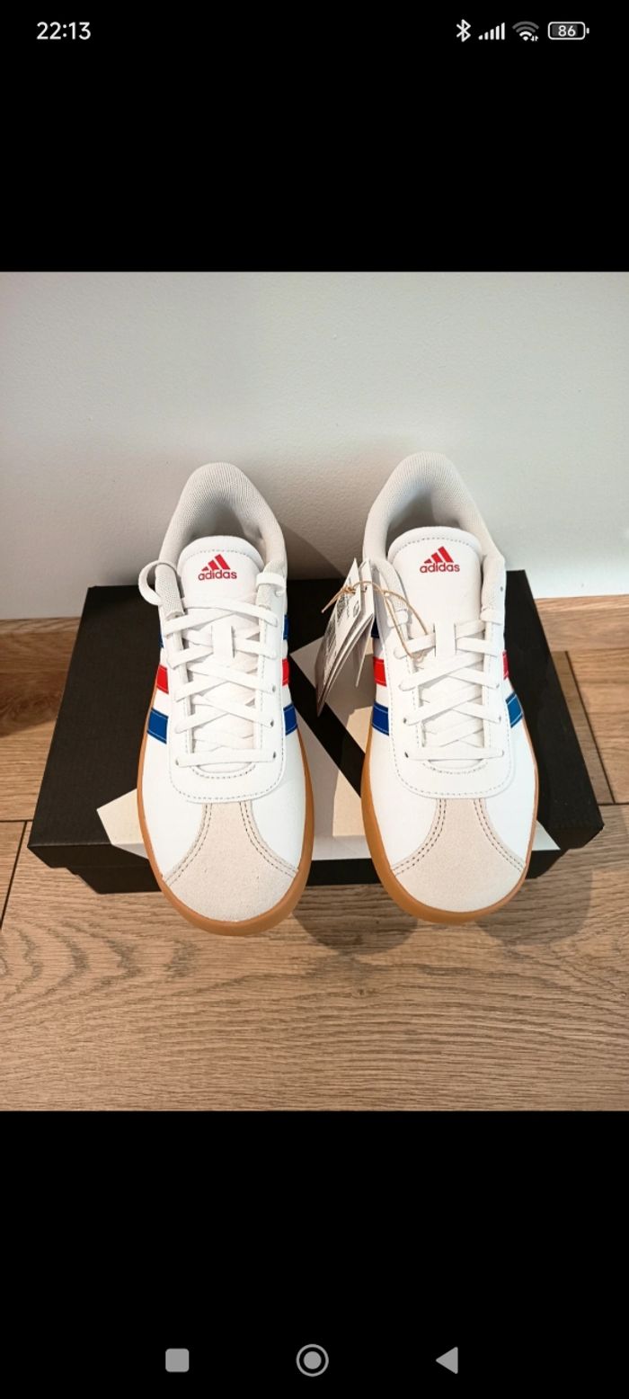 Baskets Adidas neuves pointure 38 - photo numéro 2