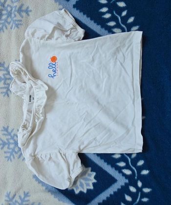 Top manche courte kiabi en taille 6 ans avec col 
Porté 1 seule fois