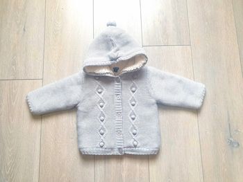 Gilet veste chaude gris brillant. Fille 12 mois. Marque Kiabi