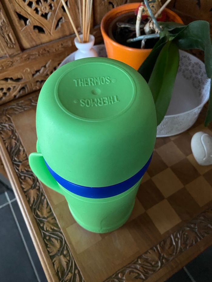 Thermos verte 0,5 litre très bon état - photo numéro 3