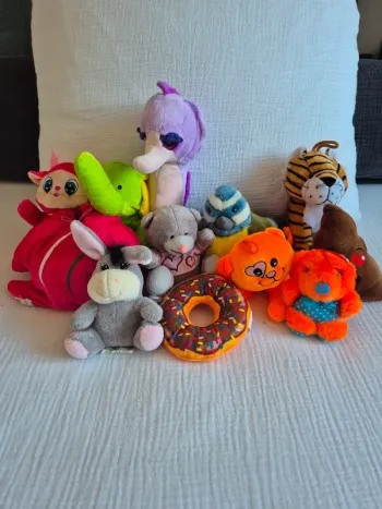 Lot de 12 peluches variées