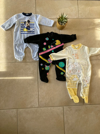 Lot de 3 pyjamas taille 6 mois