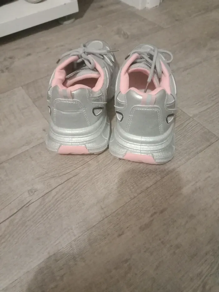 Paire de baskets argenté - photo numéro 5