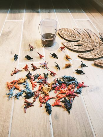 🦕Jeu éducatif - Coffret animaux de la Préhistoire - 60 figurines dinosaures en plastique 