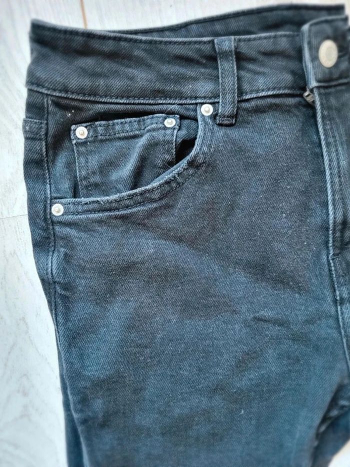Jean Bershka Homme 36 – slim destroy noir – effet déchiré aux genoux – look streetwear moderne - photo numéro 4
