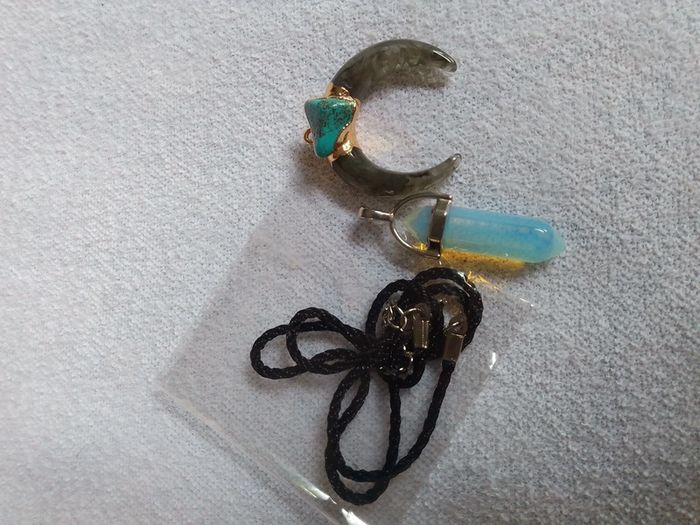 Ensemble de 2 pendentifs et 1 collier - photo numéro 3