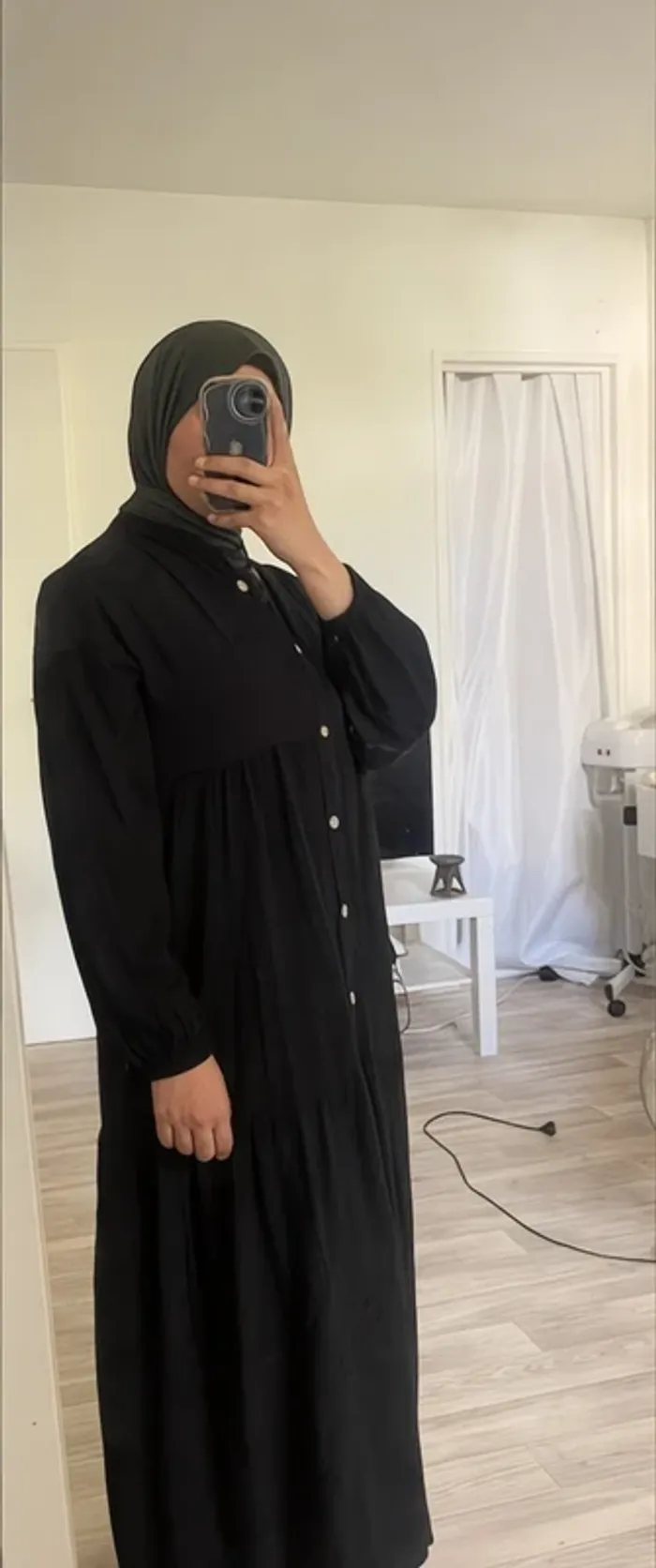 Robe longue noire élégante boutonnée chic & confortable – Taille 38 (Coquello) - photo numéro 2