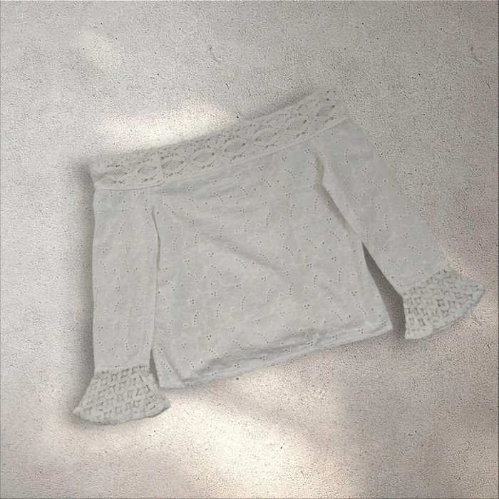 Top blanc épaules dénudées broderies anglaises taille L - photo numéro 2