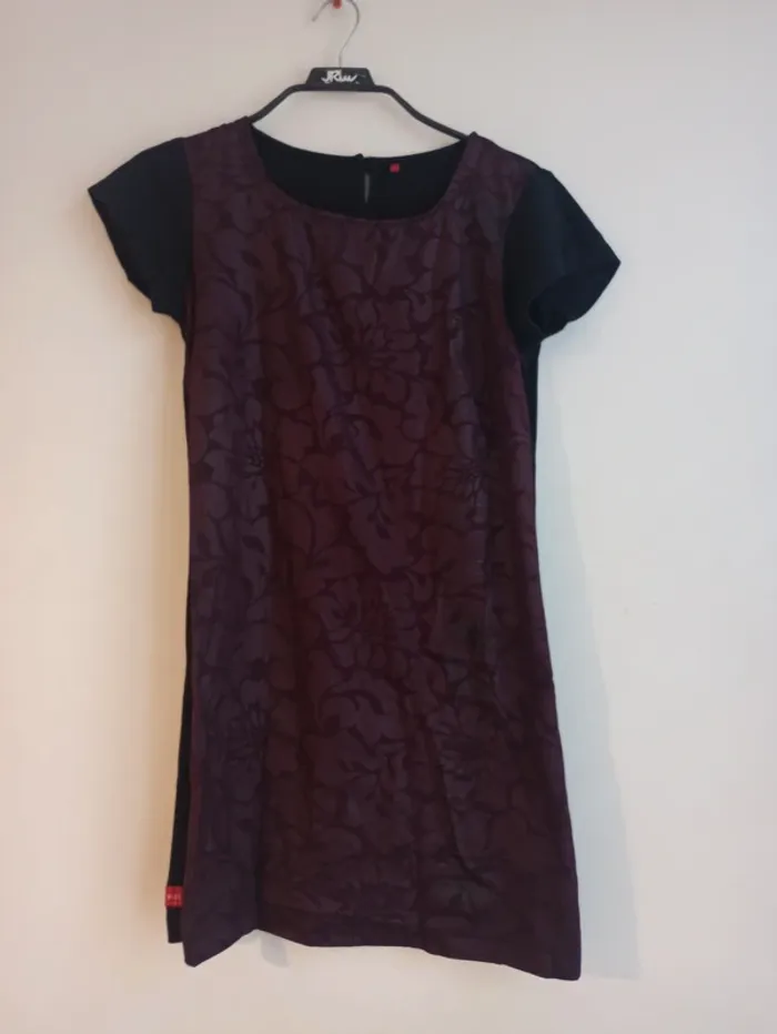 Robe miss Captain T 40