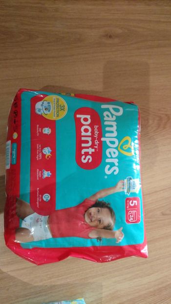 Paquet de couches Pampers pants taille 5