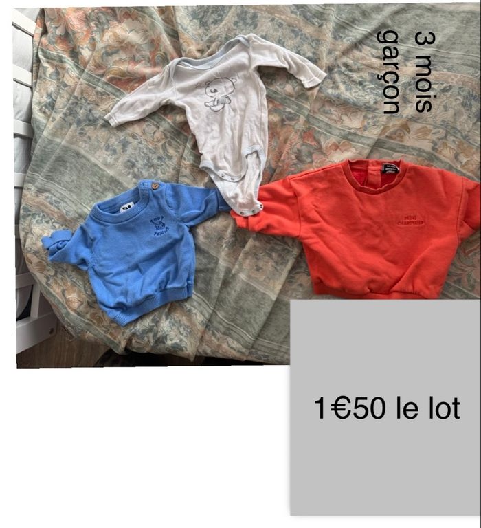 Lot de vêtements bébé
