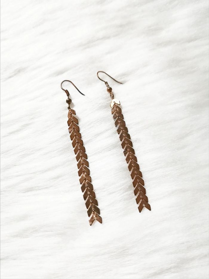 Boucles d'oreilles dorées pendantes 🖤