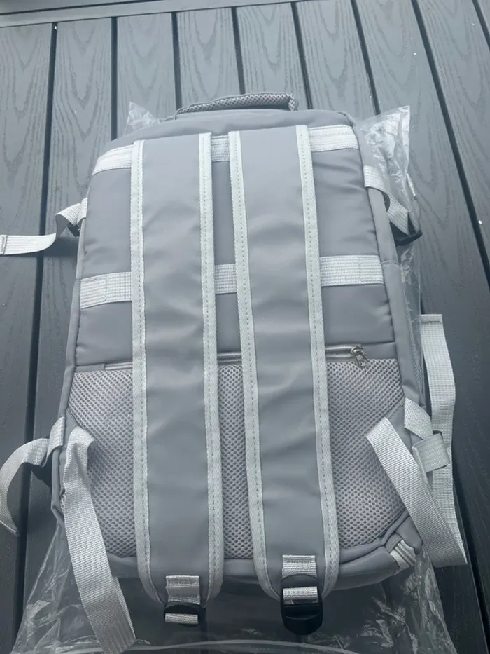 sac à dos de voyage neuf - photo numéro 4