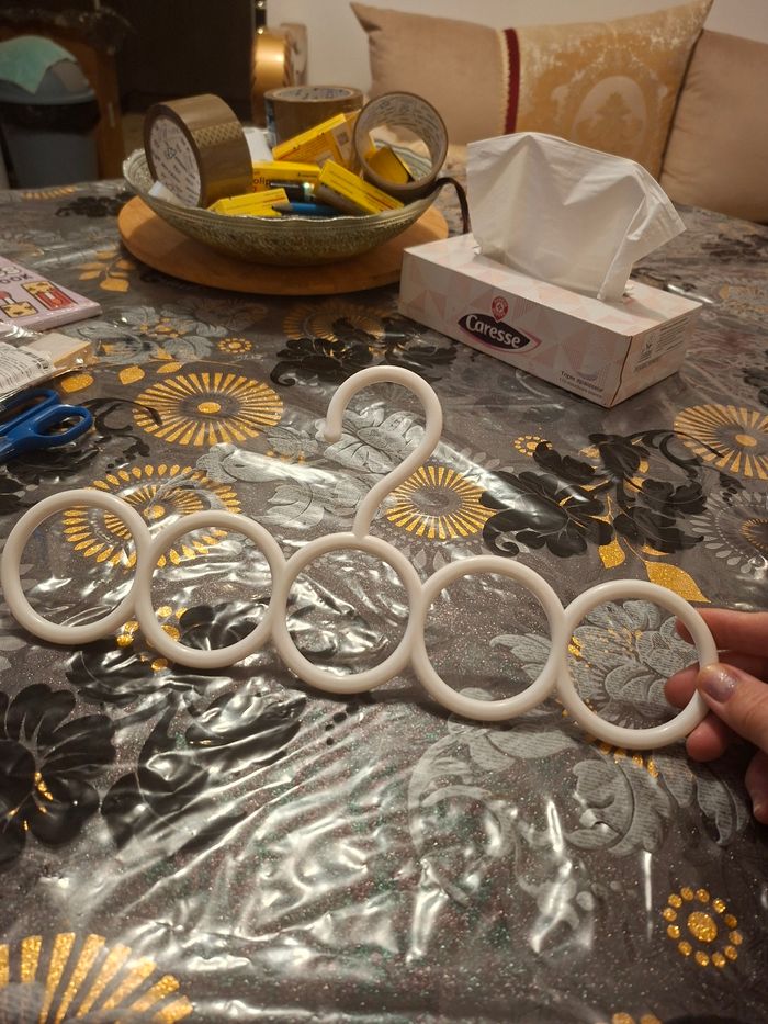 1 cintres à foulard ou echarpes neuf prix 1 euro 30