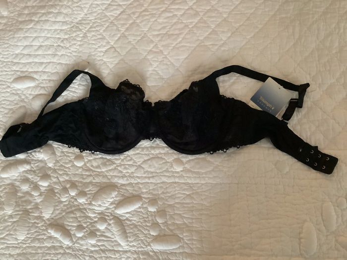 Soutien-gorge dentelle Triumph neuf étiquette noir 95E
