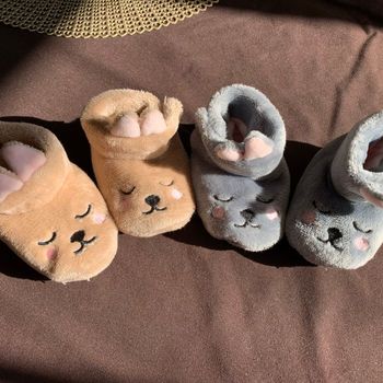 Chaussons tout doux 6-12 mois Gris