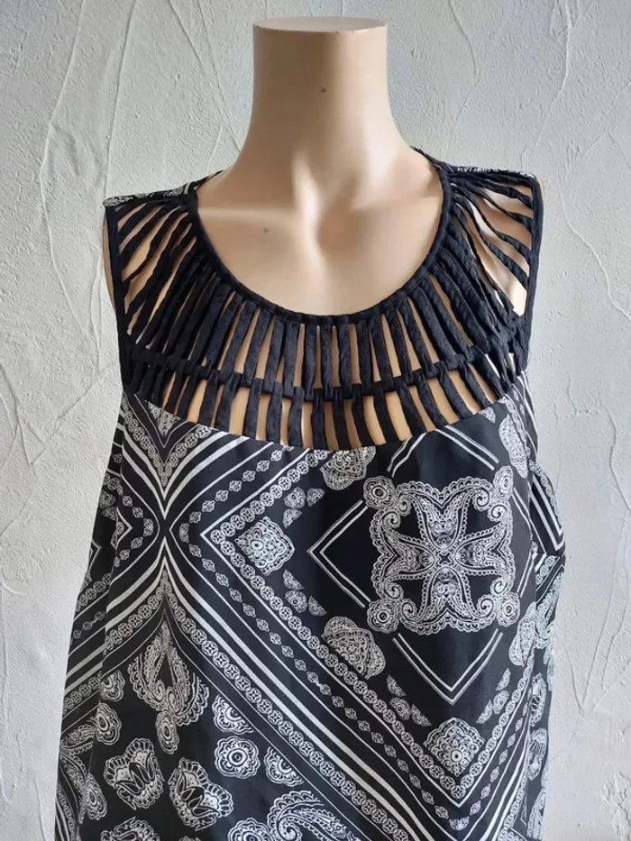 Tunique à motifs noir et blanc avec joli col Taille 48 - photo numéro 2