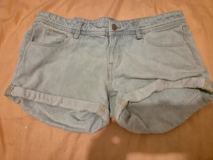 Short skinny denim taille 40 en excellent état