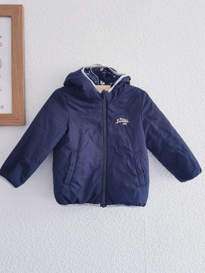 IKKS - Veste / doudoune légère avec capuche - Réversible - Bleu marine ou bleu marine avec fleurs - photo numéro 5