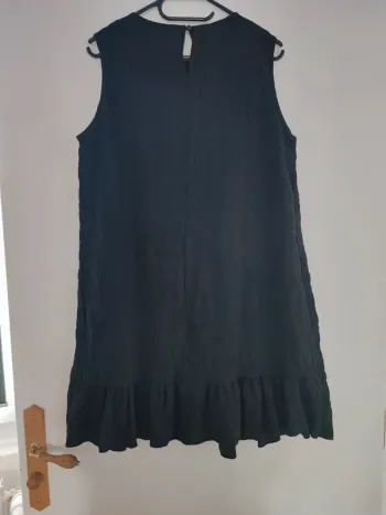 Neuve Petite robe noire femme taille 38 M