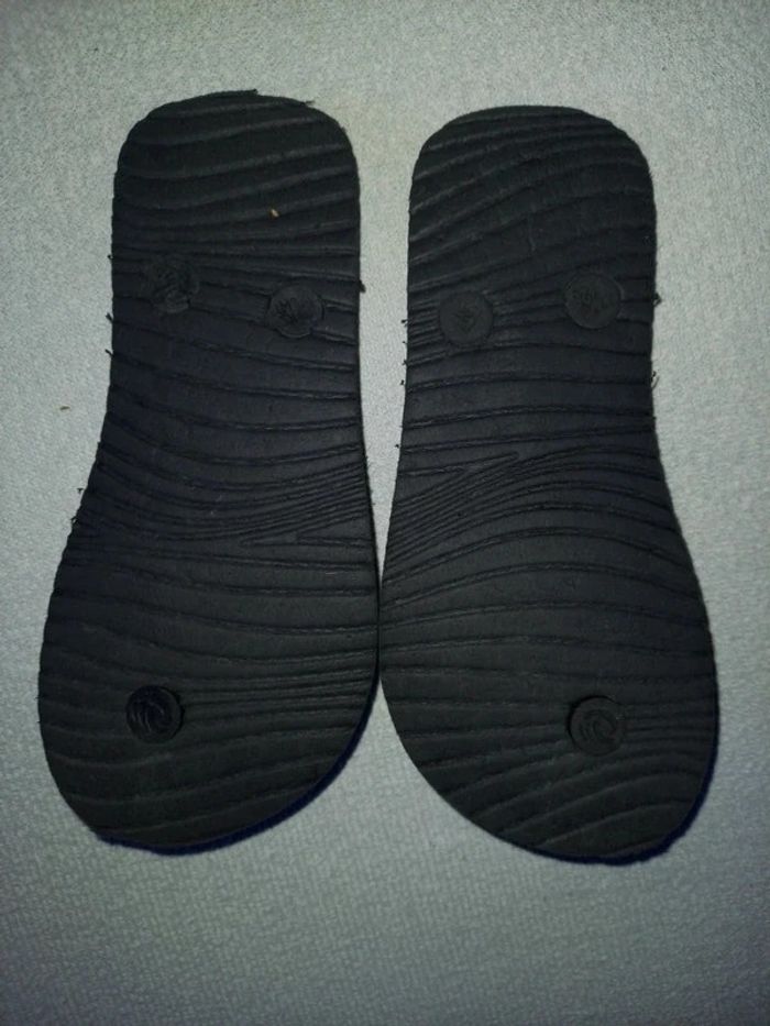 Tongs 🩴 grises et vertes taille 26/27🩴 chaussure 🪴 Printemps été 🏵 - photo numéro 4