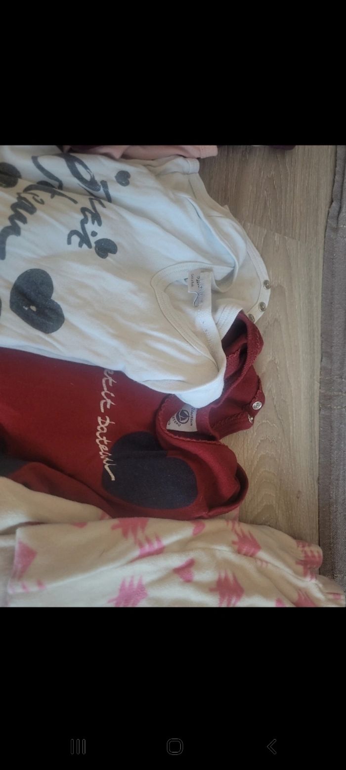 Lot pyjamas et bodies - photo numéro 2