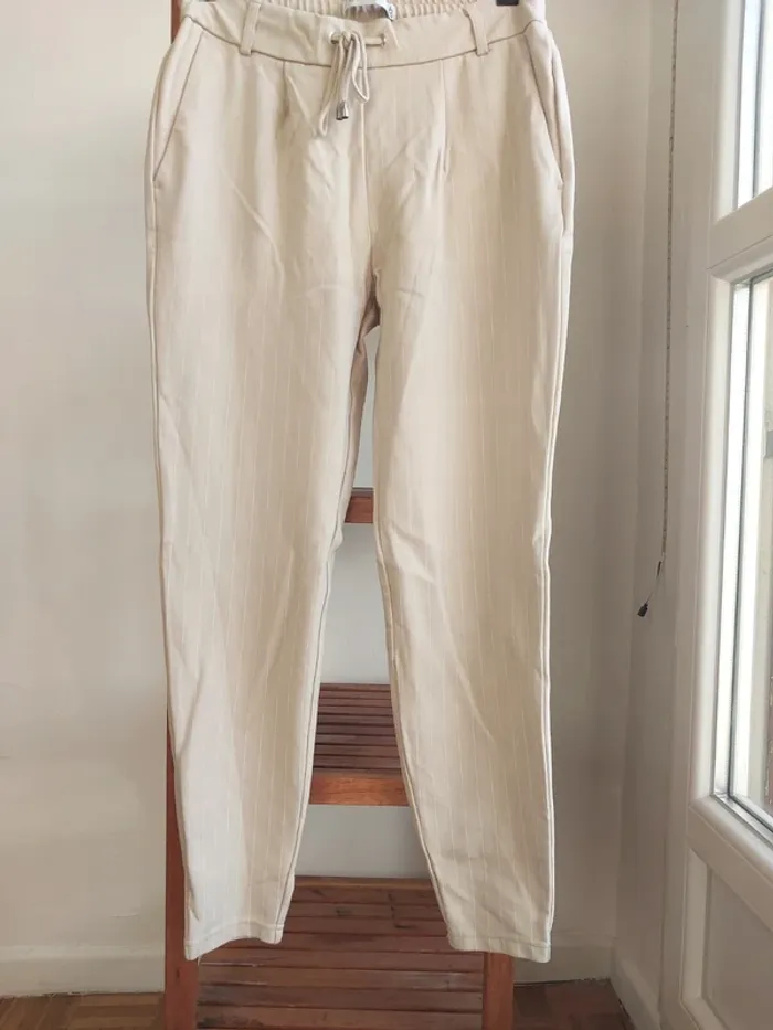 Neuf Pantalon jogging chic habillé 7/8 rayé beige