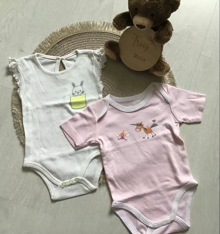 Lot 2 bodies manches courtes