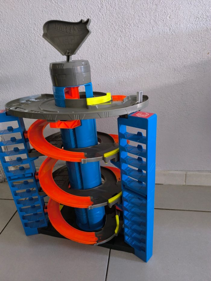 Méga garage hot wheels - photo numéro 7