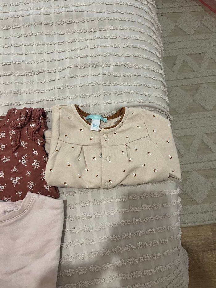 Lot de pulls 6 mois - photo numéro 3