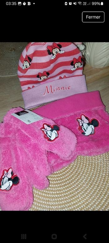 Ensemble Bonnet , gants , tour de cou Minnie