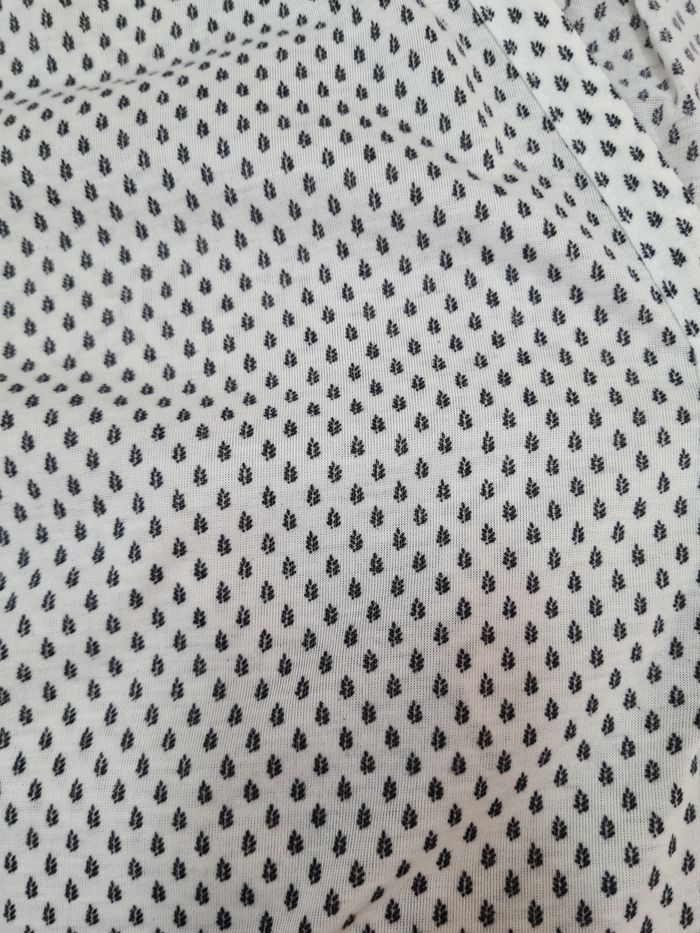 Blouse blanche motif noir  taille L - photo numéro 3