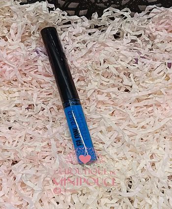 Eyeliner glow effet uv neon (4)