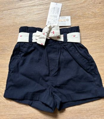 Short bleu