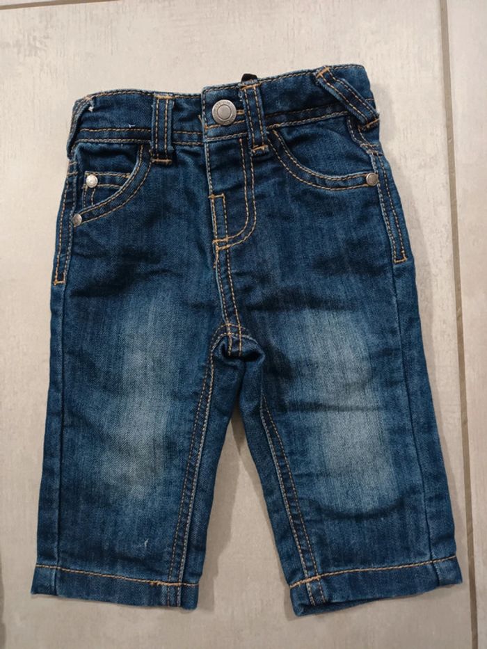 Jean 3 mois tape à l œil