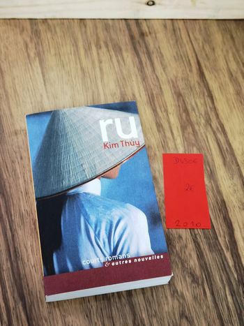 D4306 - livre "RU" de Kim Thuy